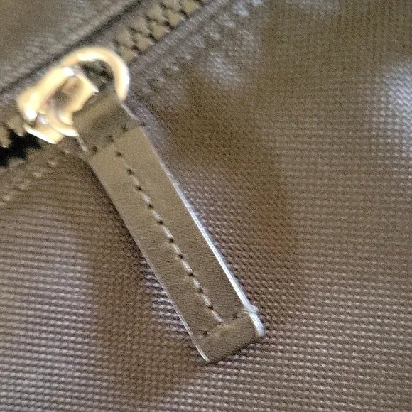 Gucci Black Techno Cat Head Duffel Bag with Red and Green Stripes - Picture 8 of 16